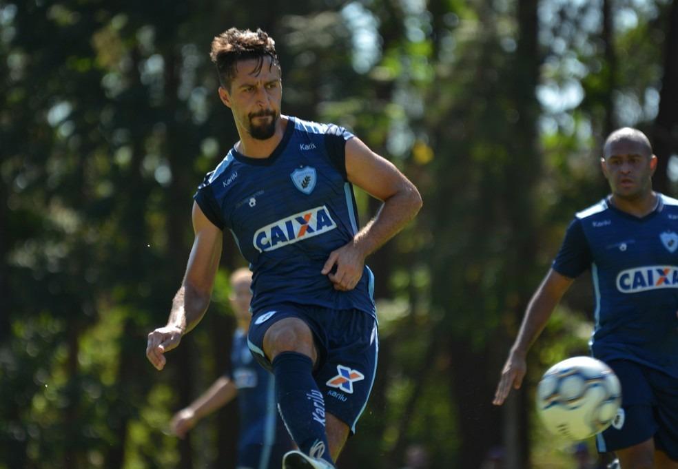 Sem Luizão, Fonseca avalia opções na zaga do Londrina