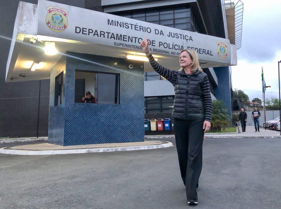 Prisão de Lula aumenta viagens de assessores de Gleisi para Curitiba. Tudo pago pelo Senado