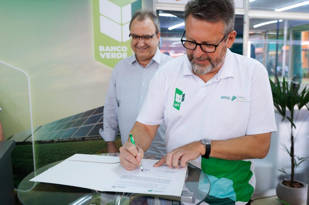 BRDE libera R$ 19 milhões para prefeitura do Norte Pioneiro investir em Energia Solar