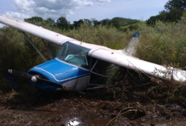 Avião cai na zona rural de Jacarezinho