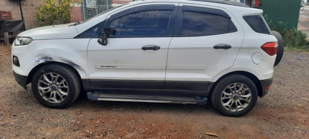 Colisão entre moto e carro deixa jovem ferida em Siqueira Campos