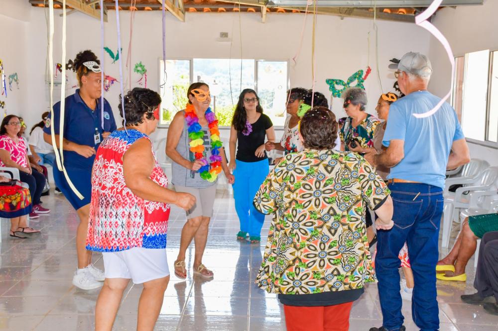 “Carnaval para Todos” diverte crianças, adultos e idosos em Jaguariaíva