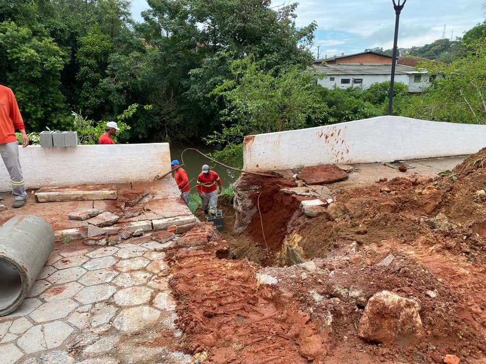 Alcione fala sobre obras na Rua Rafael Petrucci, no Centro