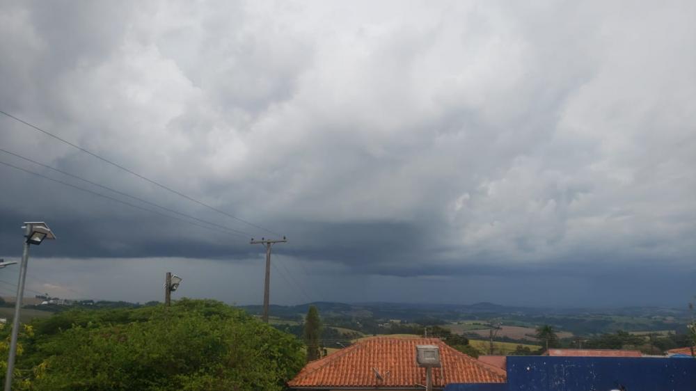 Norte Pioneiro está em alerta para tempestades com granizo e ventos fortes