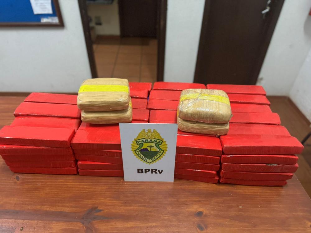 Policiais encontram mais de 70 kg de drogas em ônibus de viagem no Norte Pioneiro