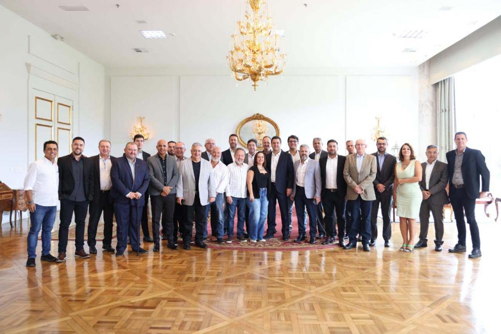 Governador recebe representantes da ADI no Palácio do Iguaçu