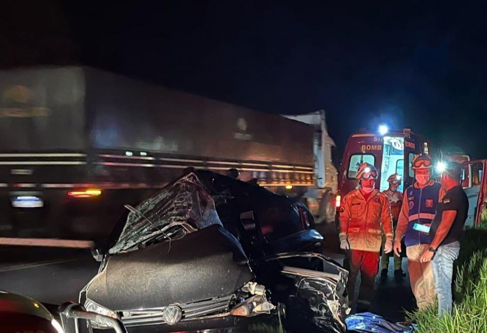Acidente entre carro e caminhão mata homem na PR-092