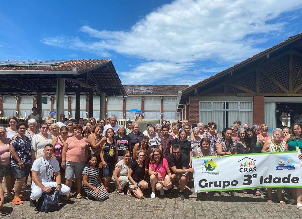 Prefeitura de Wenceslau Braz promove viagem de idosos para a praia