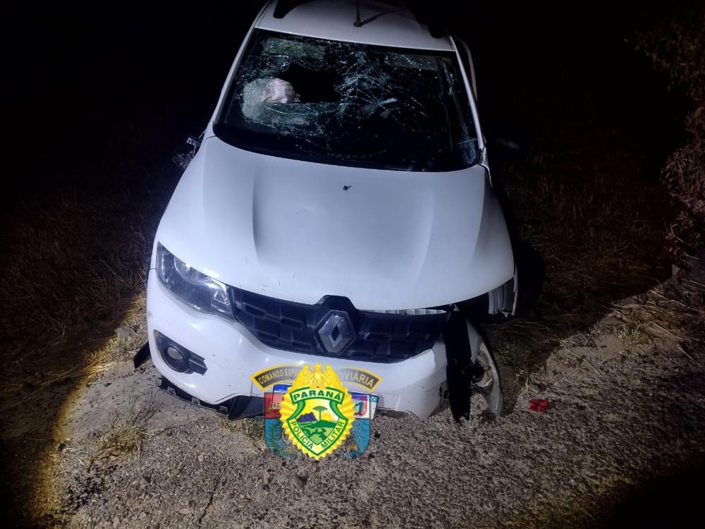 Motorista fica ferido após capotar carro na PR-435