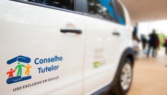 Mãe é presa acusada de trocar a filha de 15 anos por um terreno