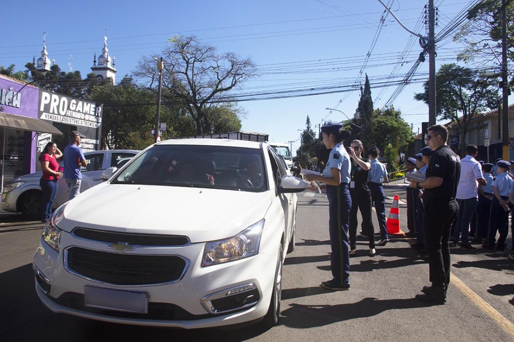 Alunos do Colégio Cívico-Militar de Wenceslau Braz realizam ação de prevenção a Dengue