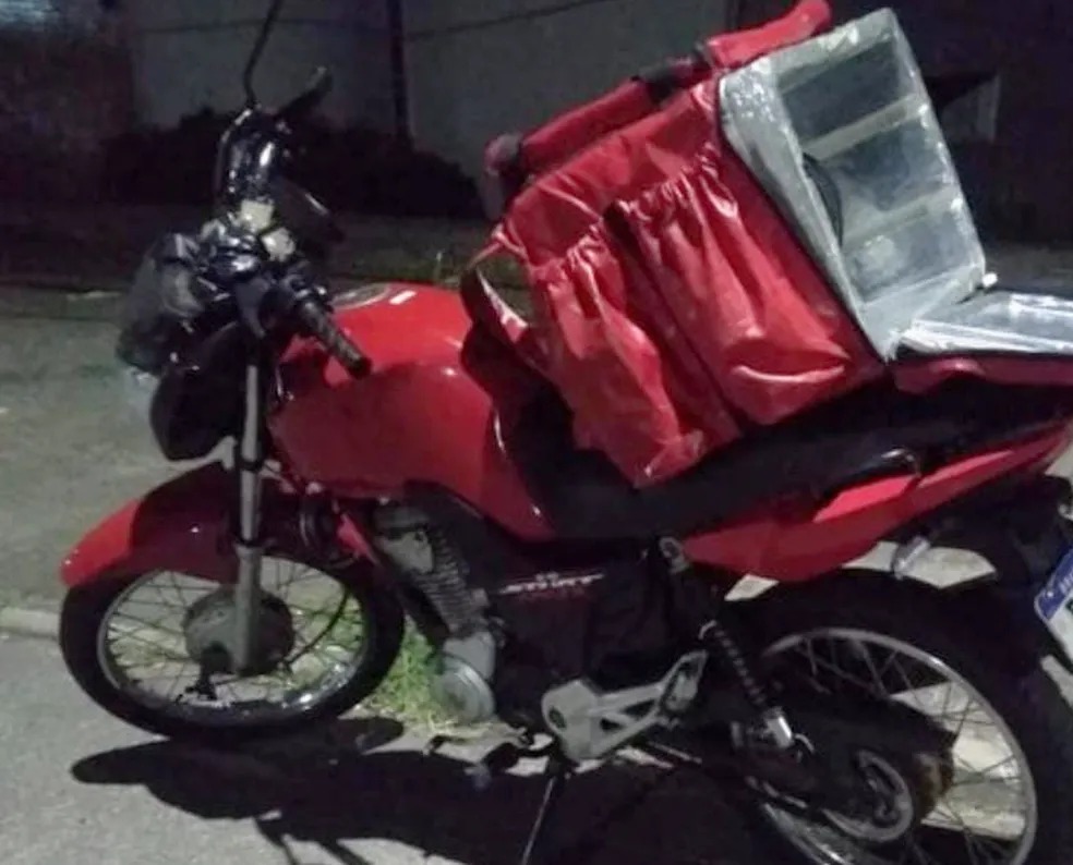 Entregador de lanches suspeito de fazer Delivery de drogas é detdio pela PM