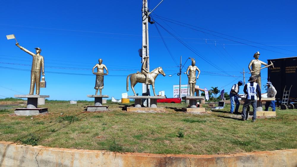 Ibaiti prepara monumento em homenagem aos Pioneiros com obras do escultor ibaitiense Kalú Chueiri