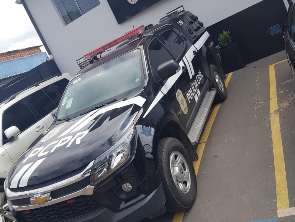 Mulher ameaça filhos, netos e vizinhos com facão e acaba presa