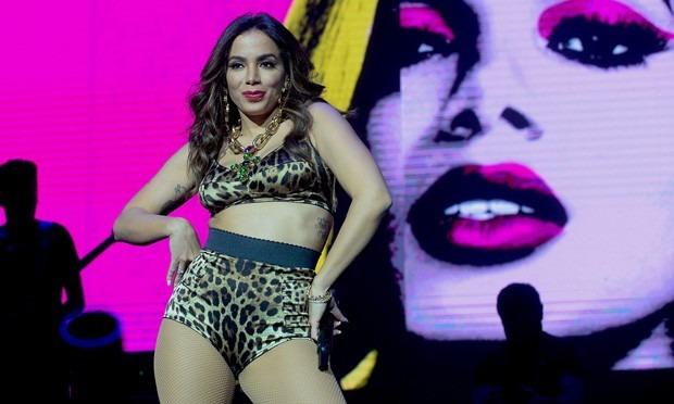 Anitta usa redes sociais para anunciar doença