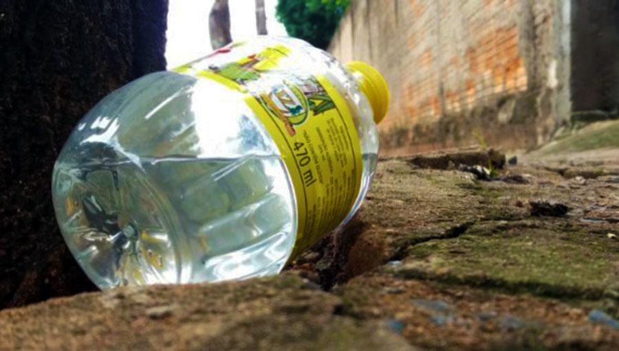 Homem é apedrejado e esfaqueado por causa de um corote de pinga