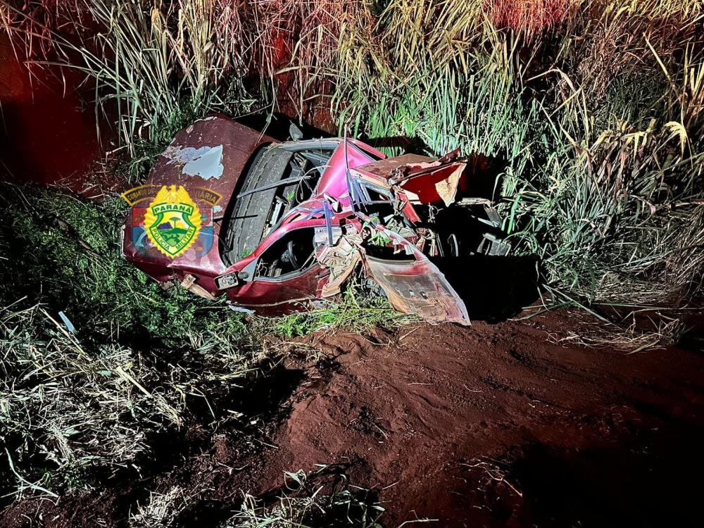 Carro bate em barranco e motorista fica ferido em rodovia do Norte Pioneiro