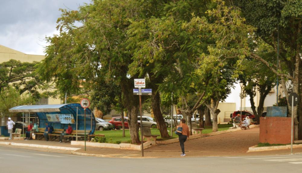 Quinta-feira começa quente e abafada, mas pode terminar com tempestades
