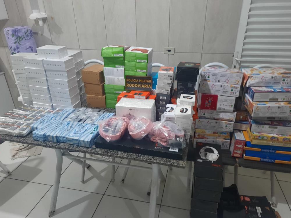 Polícia apreende objetos contrabandeados em ônibus no Norte Pioneiro