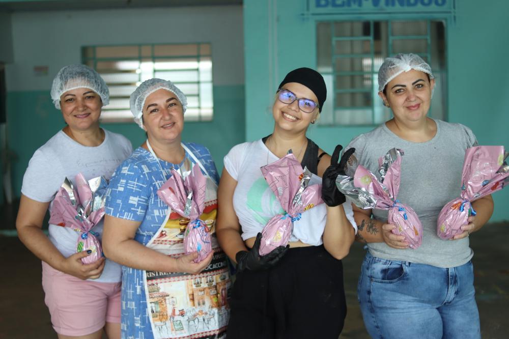 CRAS fabrica ovos de páscoa para distribuir em Santana do Itararé