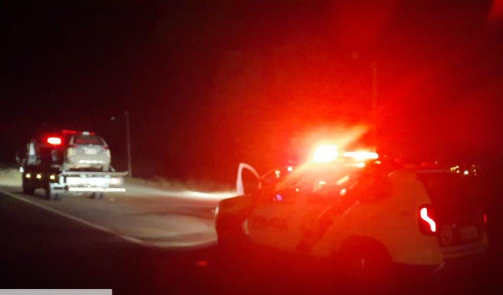 Capivara na pista causa acidente com viatura da PM na PR-092