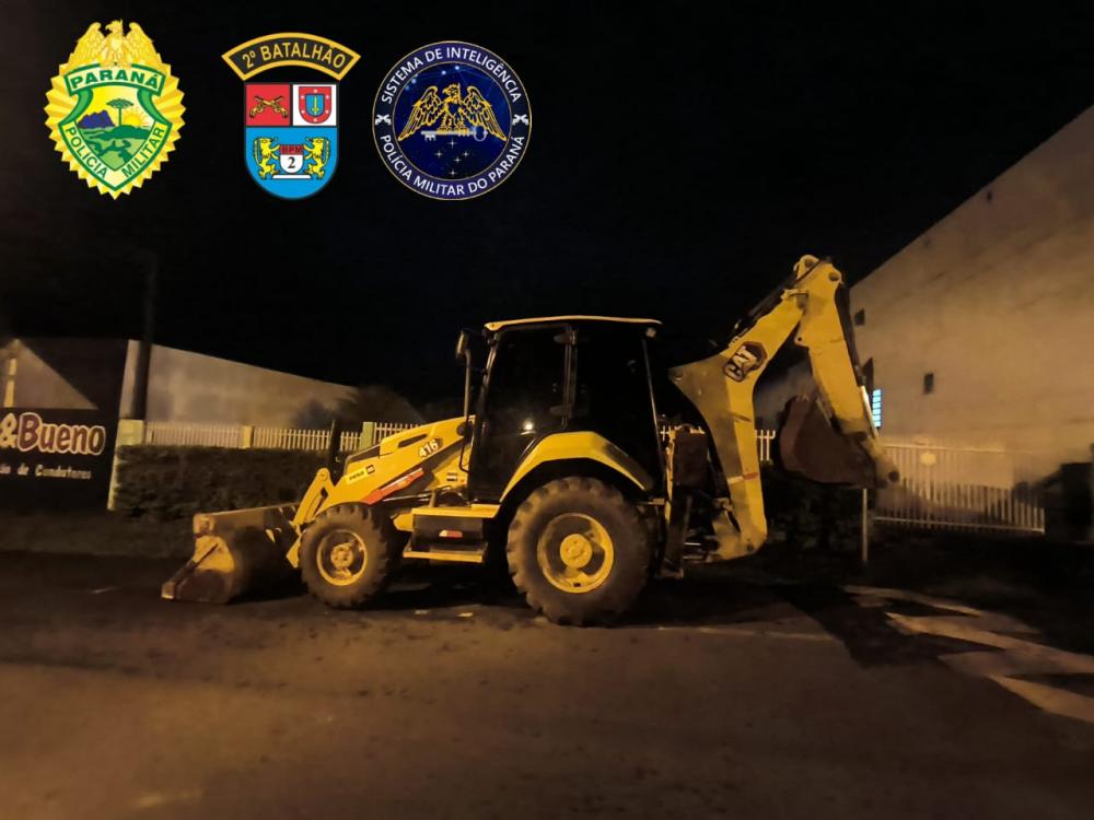 Retroescavadeira furtada em Carlópolis é recuperada em Arapoti