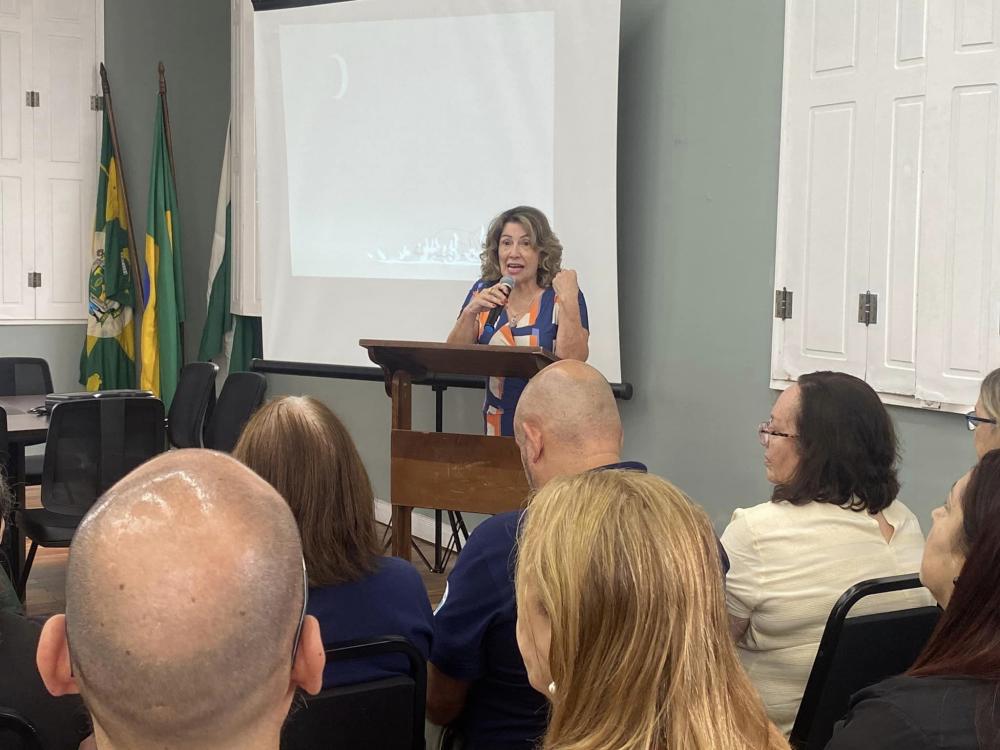 Jaguariaíva capacita profissionais para assistência a mulheres vítimas de violência