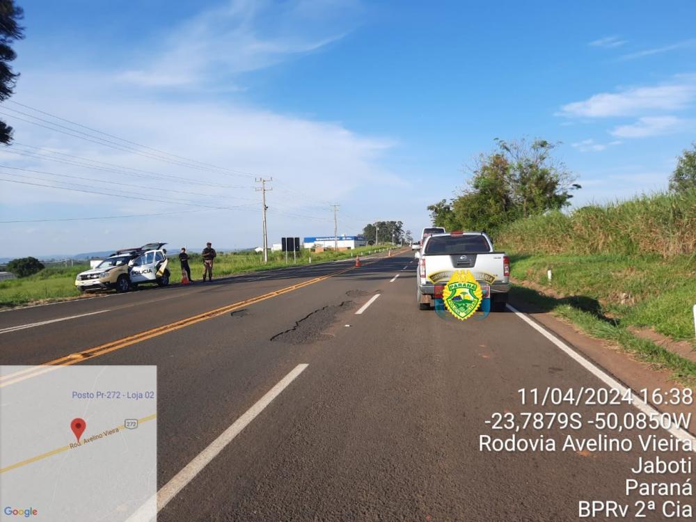 Veículos colidem após o motorista tentar cruzar a rodovia em Jaboti