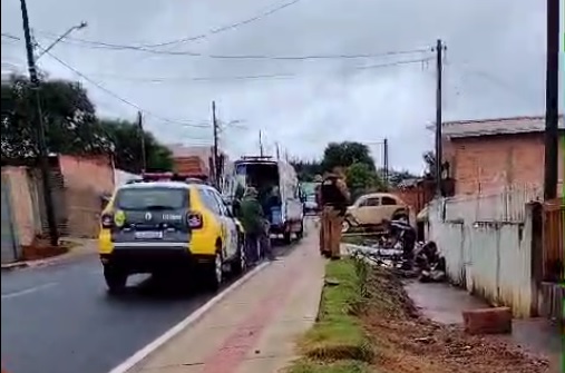 Homem surta, parte para cima dos policiais e leva três tiros em Jaguariaíva