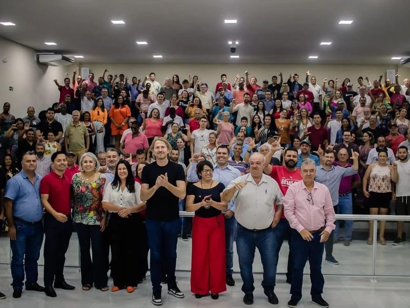 Zeca Dirceu se reúne com lideranças políticas no Norte Pioneiro