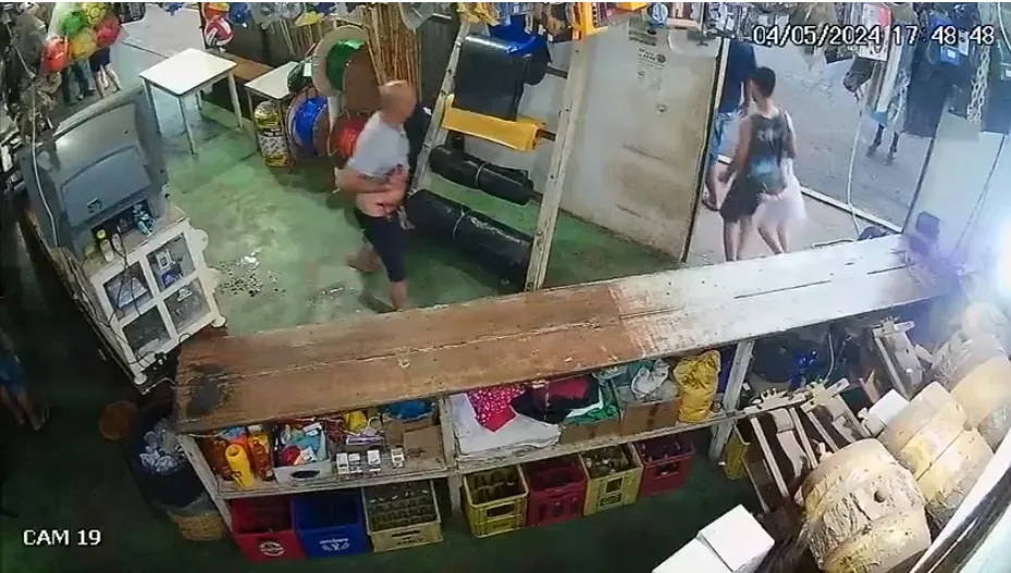 Homem é esfaqueado em bar de Siqueira Campos