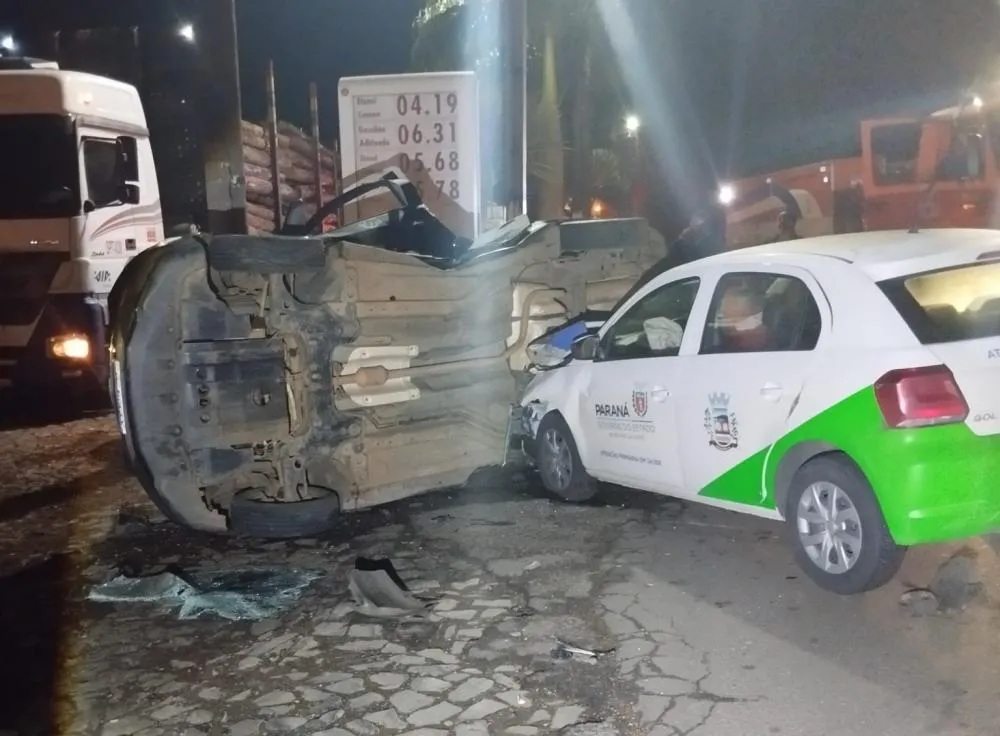 Acidente com carro da Saúde de Wenceslau Braz deixa dois em estado grave