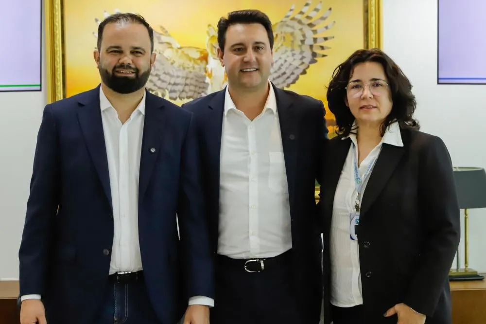 Governador assina decreto de nomeação de 1.106 professores para rede estadual