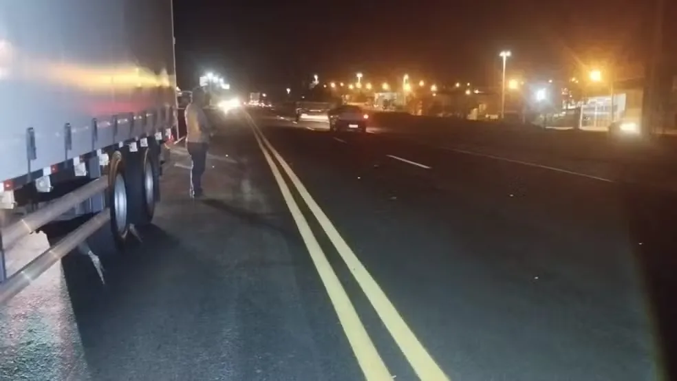 Idoso é atropelado por caminhão na PR092 e fica em estado grave