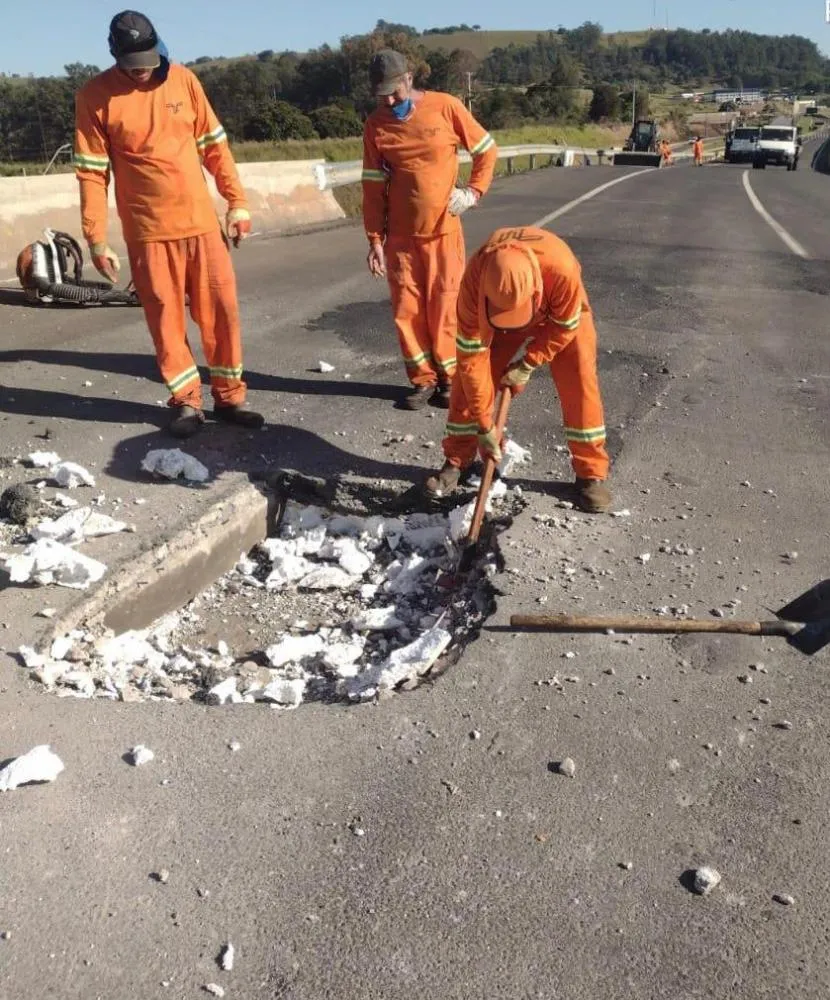 Concessionária realiza bloqueio emergencial para reparos na PR-092 em Siqueira Campos
