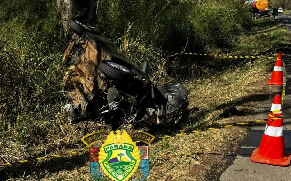 Acidente entre carro e carreta mata mulher na PR-092
