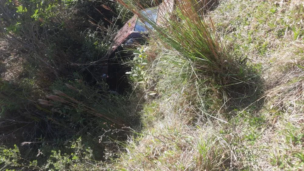 Motorista perde o controle, cai em barranco e morre em Ibaiti