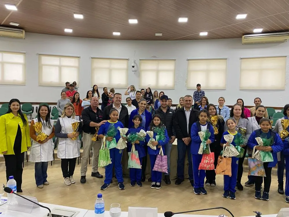 Premiação em Arapoti reconhece alunos com as melhores redações sobre “Agronegócio”