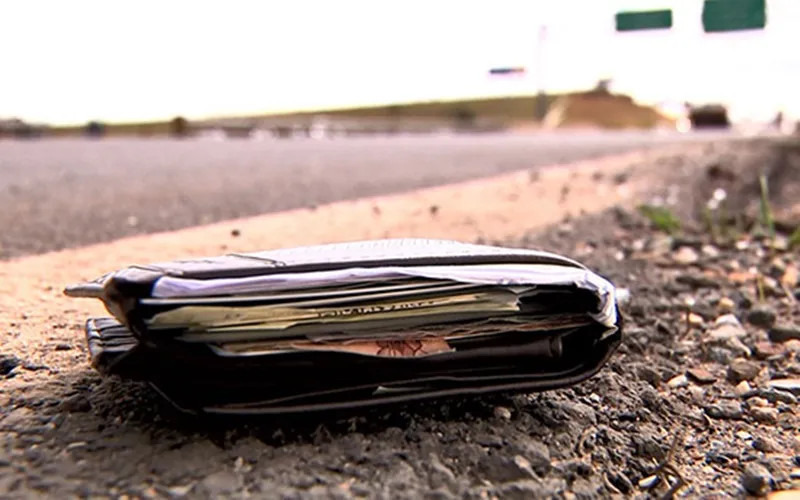 Morador de rua encontra carteira de brazense em Santo Antônio da Platina