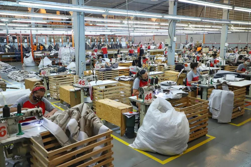 Paraná Alcança Recorde de Empregos Formais com 3,2 Milhões de Trabalhadores