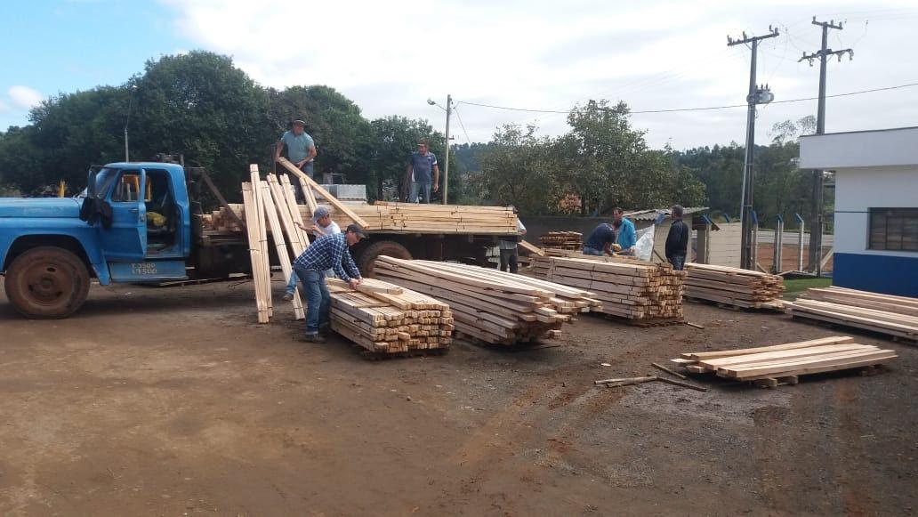 Famílias atingidas pelas chuvas em Sengés recebem doações de empresas da região