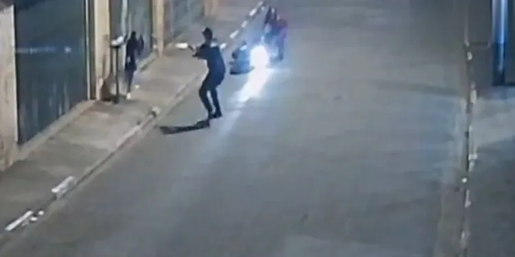 Vítima reage a assalto, pega revolver do suspeito e mata adolescente