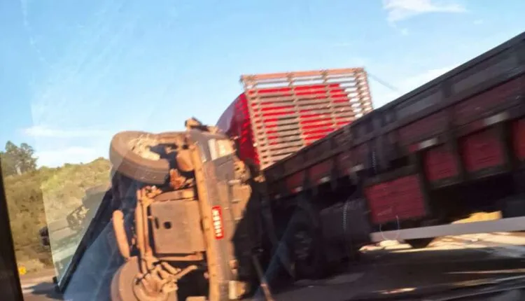 Acidente mata caminhoneiro em Jaguariaíva