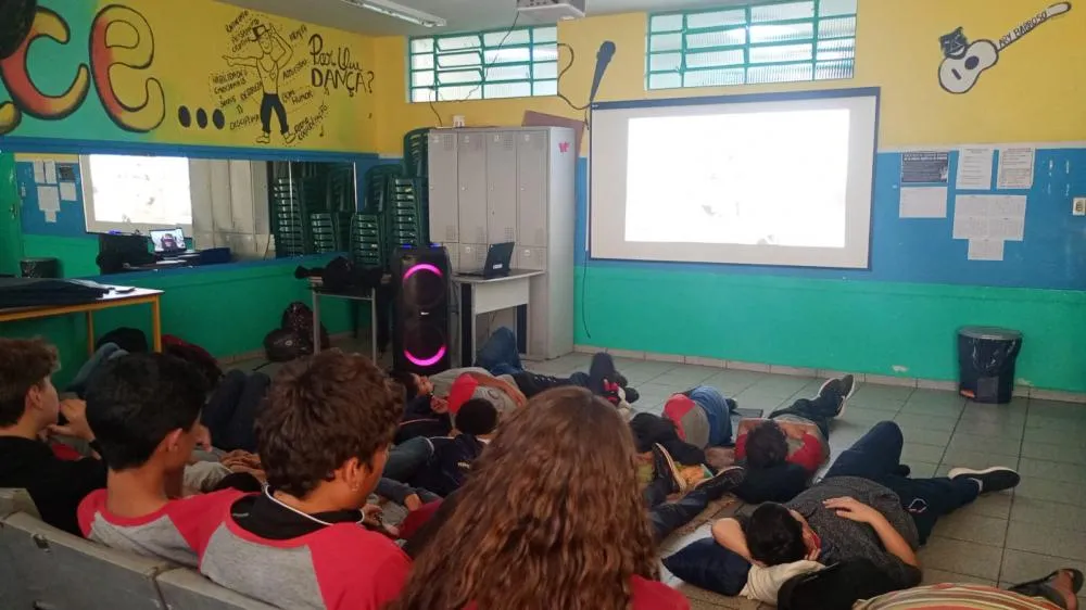 Estudantes comemoram Dia do Estudante com “Sessão Cinema” em Wenceslau Braz