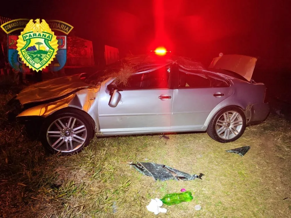 Carro capota e deixa dois feridos em Salto do Itararé