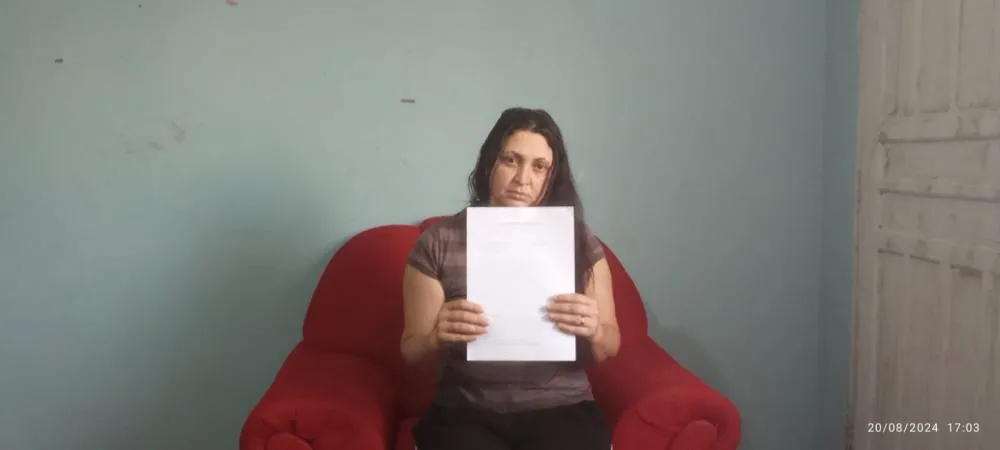 Mãe pede ajuda para evitar que filha adolescente fique cega