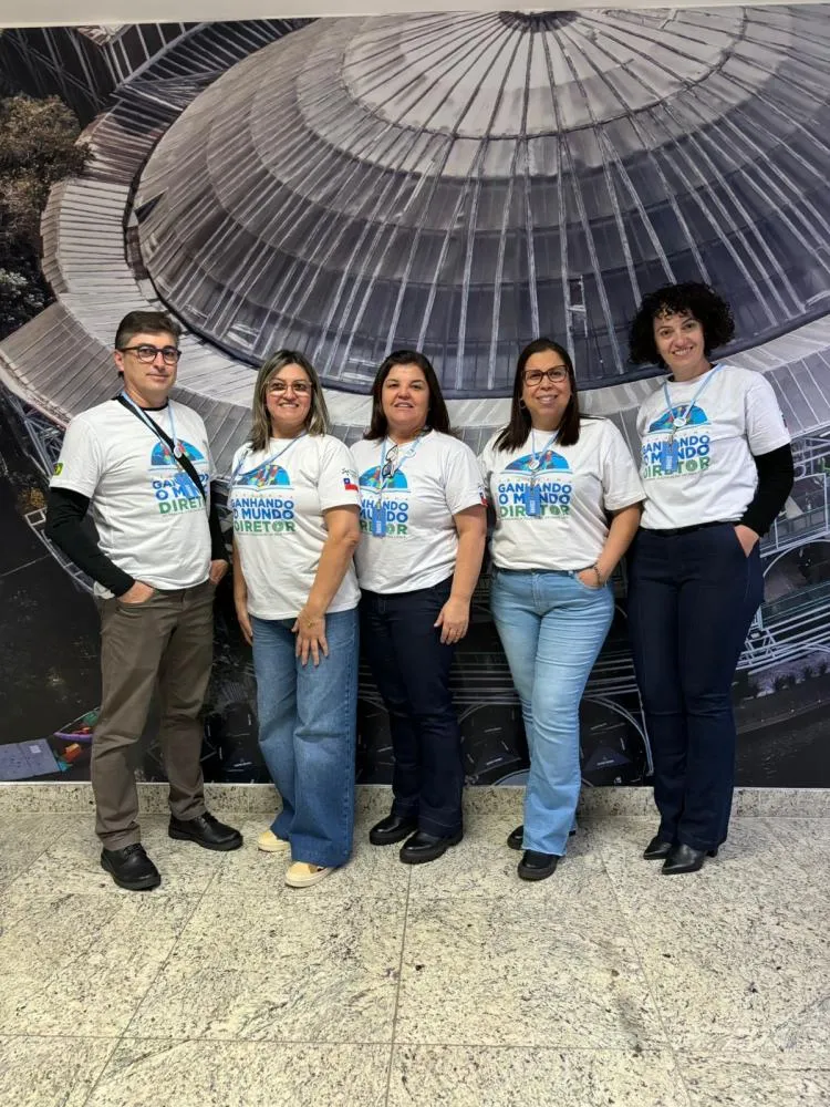 Ganhando o Mundo Diretor leva diretores do NRE de Wenceslau Braz para o Chile