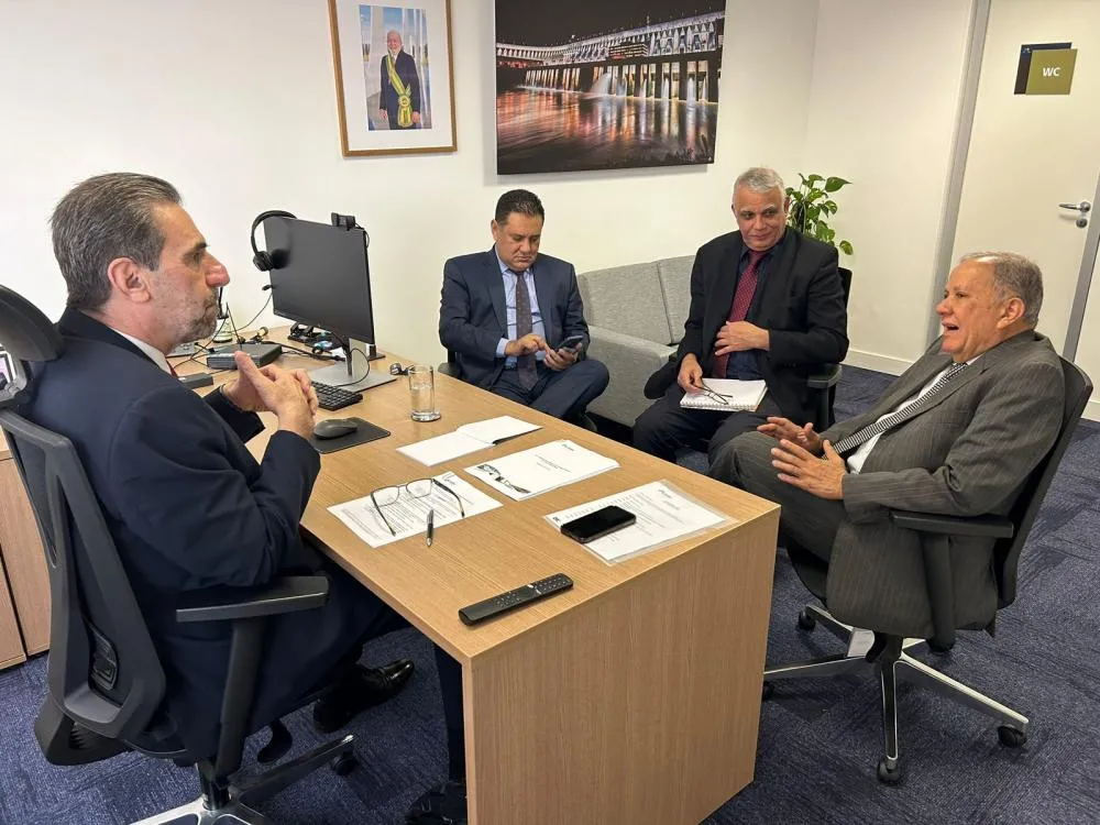 Diretor-geral da Itaipu e novo presidente da ENBPar fazem reunião de alinhamento