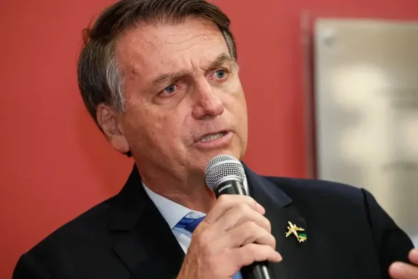 Jair Bolsonaro visita cidades do Paraná para apoiar candidatos da região