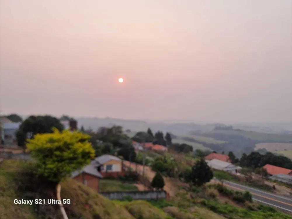 Queimadas no Brasil deixam céu do Norte Pioneiro acinzentado